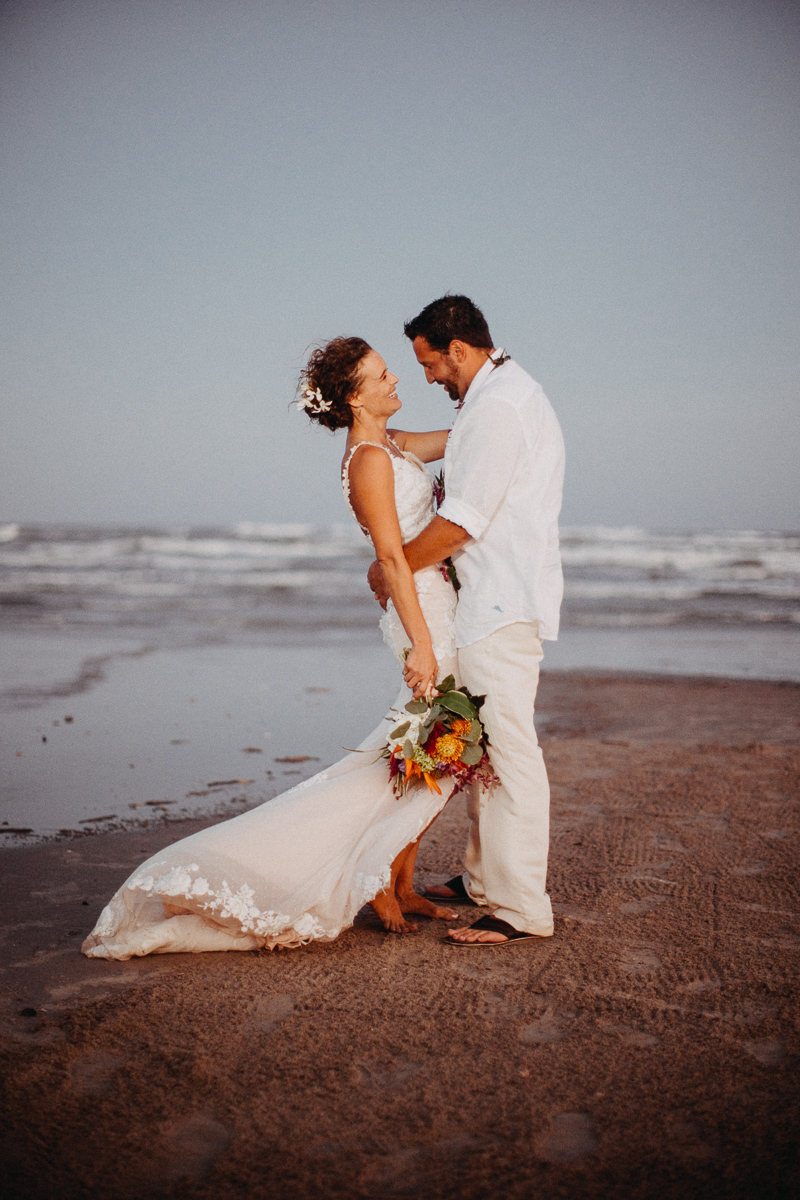 Megan Joe S Port Aransas Beach Wedding Lone Oak Studios